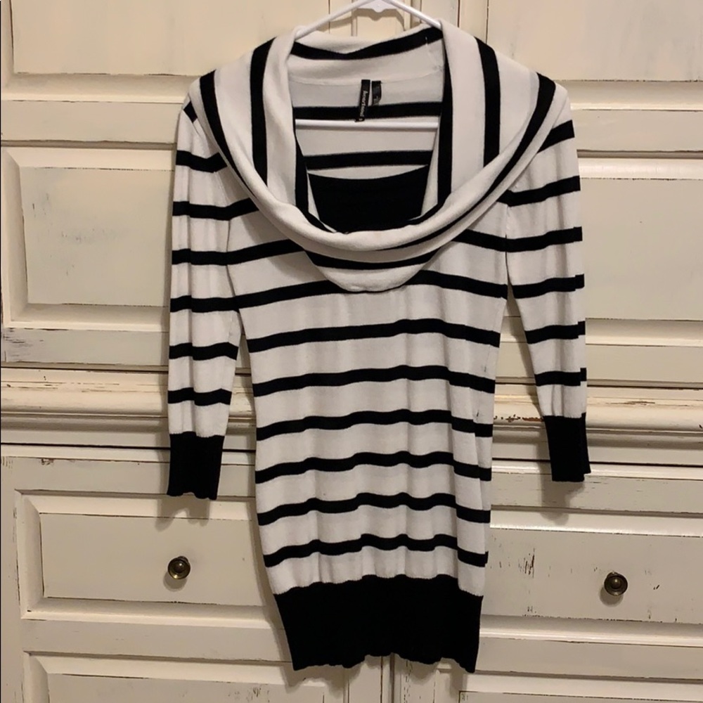 Scoop neck tunic sweater